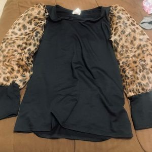 Leopard sleeve boutique top size XL